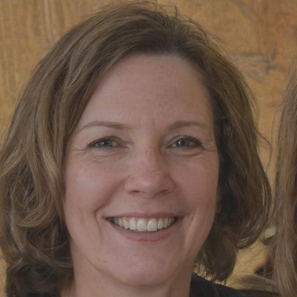 Marlene Hoffmeister, Leitende Finanzanalystin